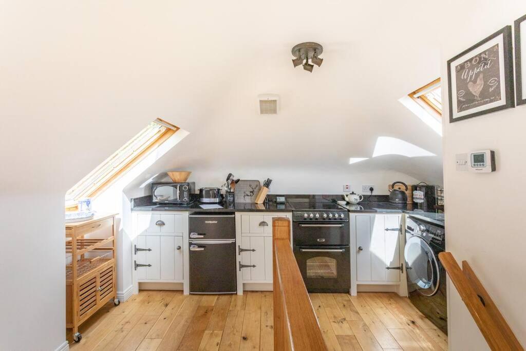 The Mews - A Cottage With A Spectacular Lake View Port Of Menteith Экстерьер фото