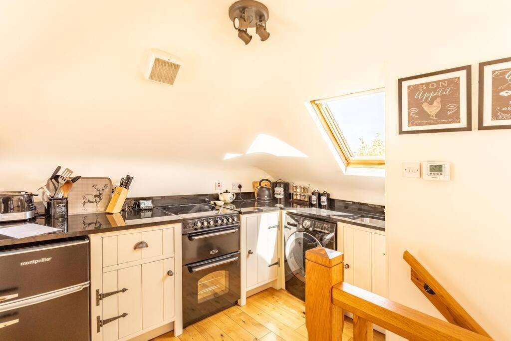 The Mews - A Cottage With A Spectacular Lake View Port Of Menteith Экстерьер фото